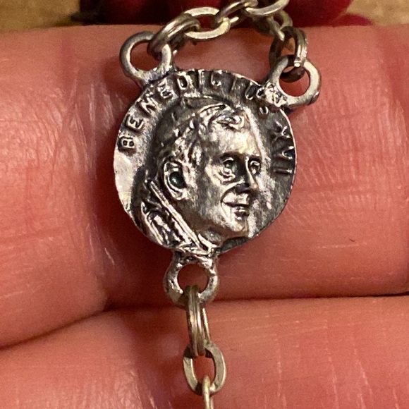 Vintage Mini Rosary - Picture 4 of 6